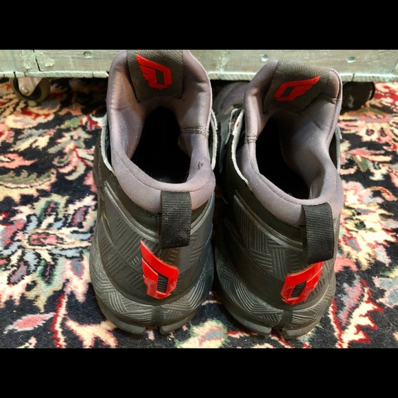 Nice Adidas sneakers size 11. - Picture 2 of 4